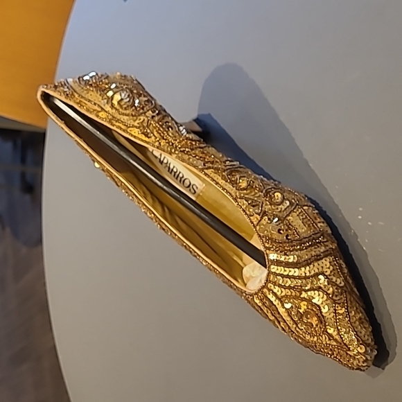 Gorgeous Cabarros gold sequin pumps with approximately 2" satin heels. Size 9.5B - Picture 2 of 9